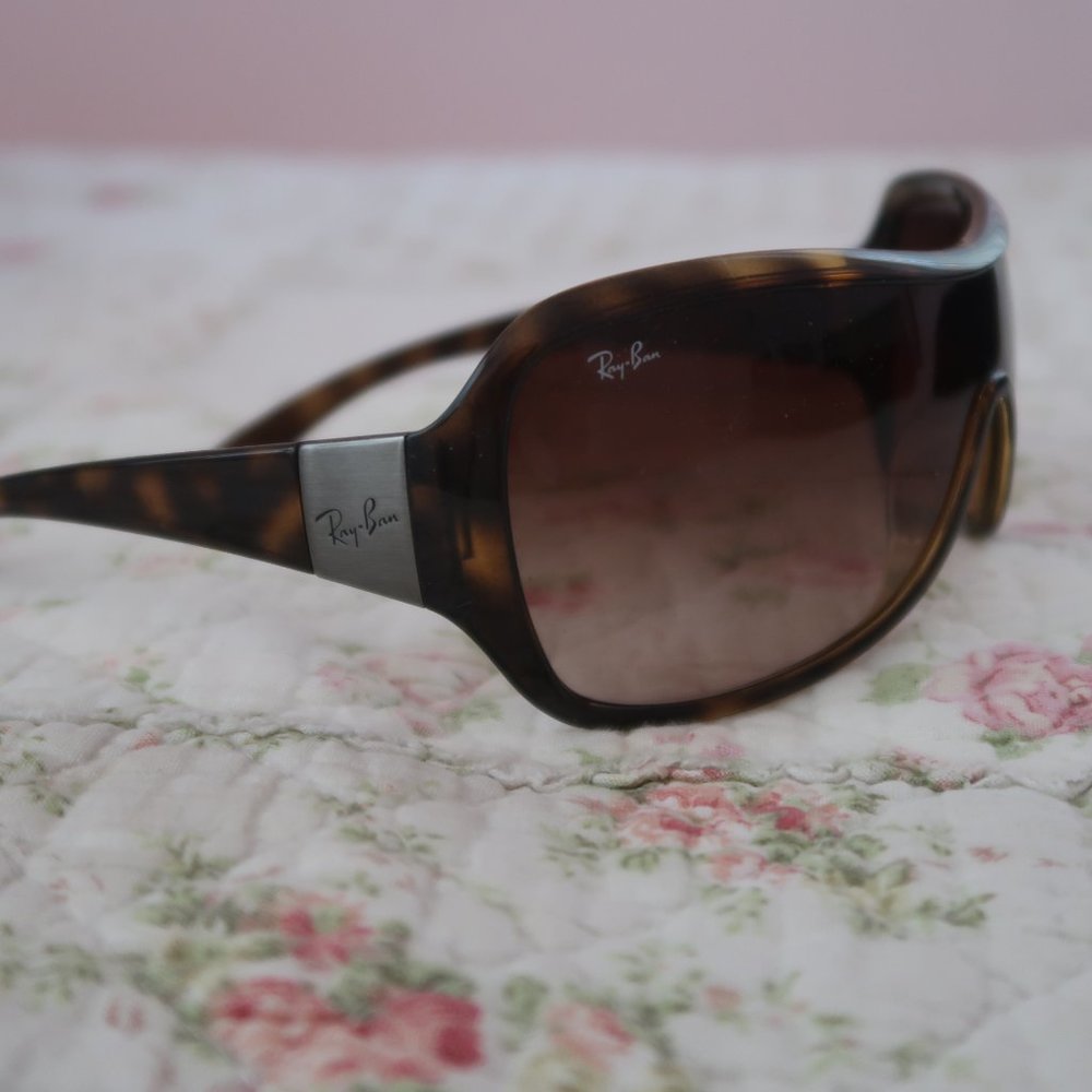 Authentic Ray-Ban Oversized Rectangle Brown Tortoise Sunglasses - Picture 3 of 4